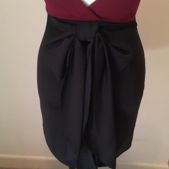Color block dress with open back and bow detail - Picture 3 of 3
